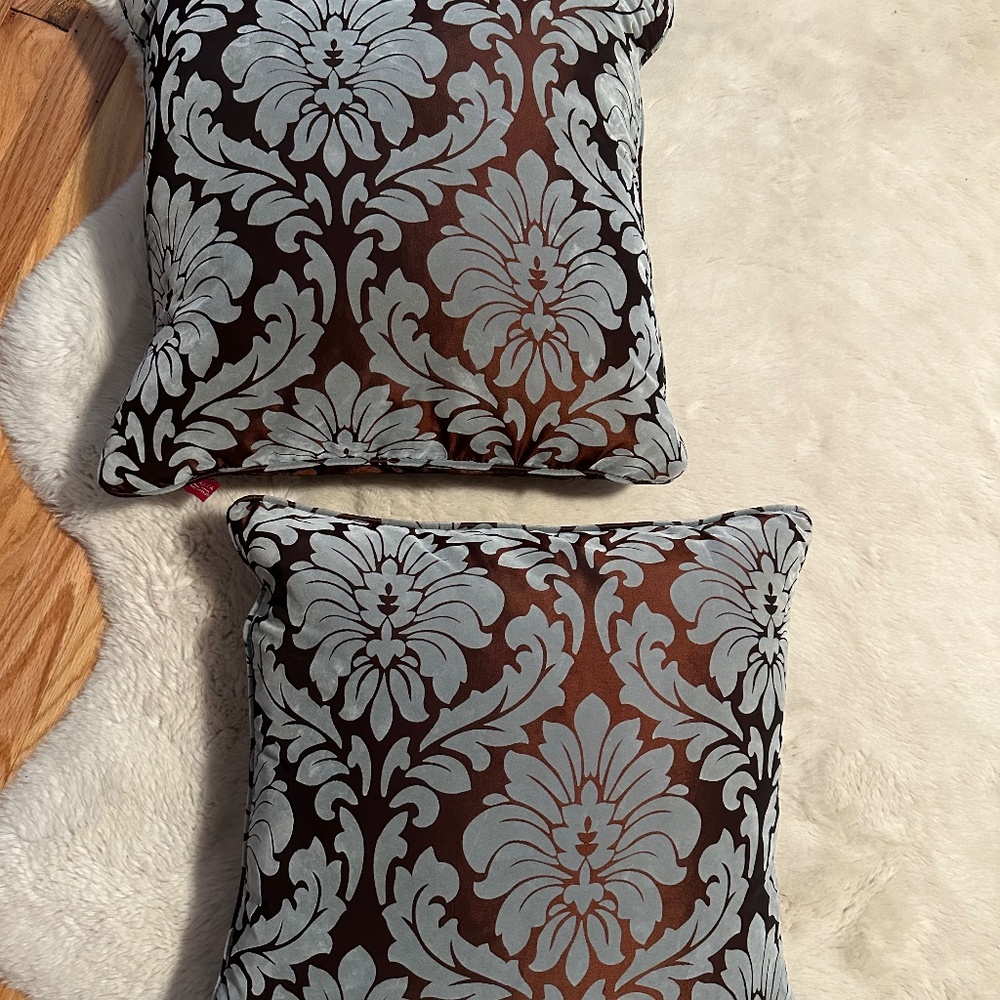 Set of pillows
